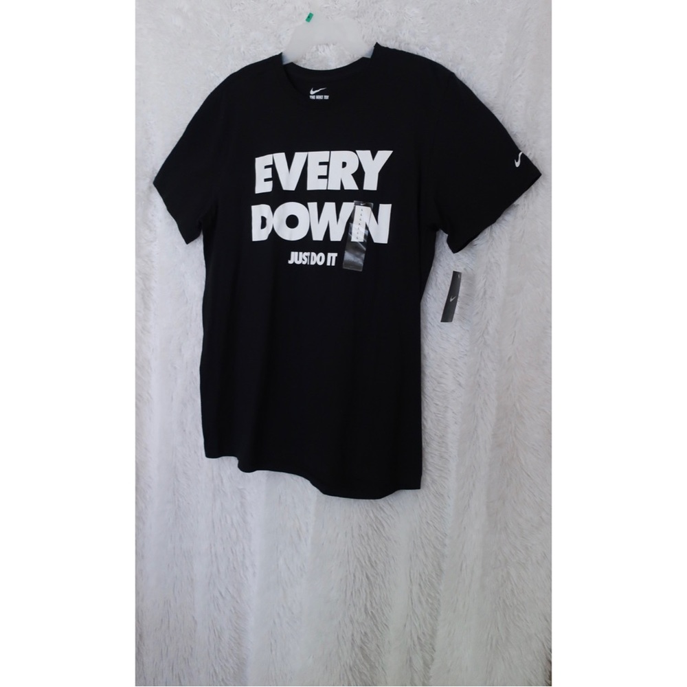 NIKE TEE